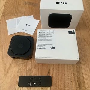Apple tv 4k 32 gb like new!